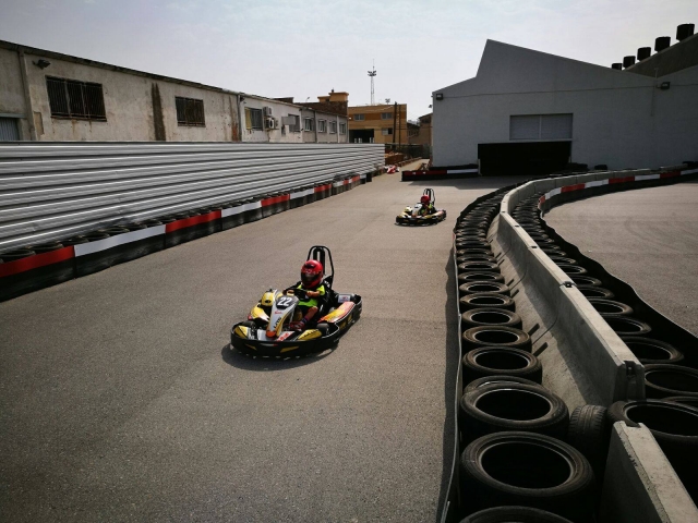 Circuito all'aperto con protezioni 